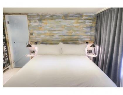 Stay Central Hotel - image 5
