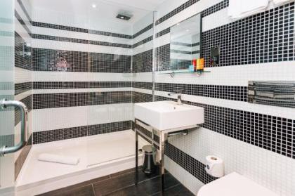 Stay Central Hotel - image 8