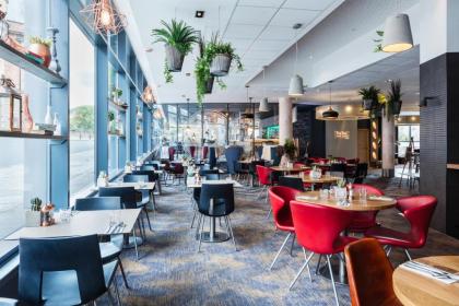 Novotel Edinburgh Centre Hotel - image 6