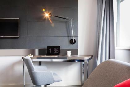 Novotel Edinburgh Centre Hotel - image 7