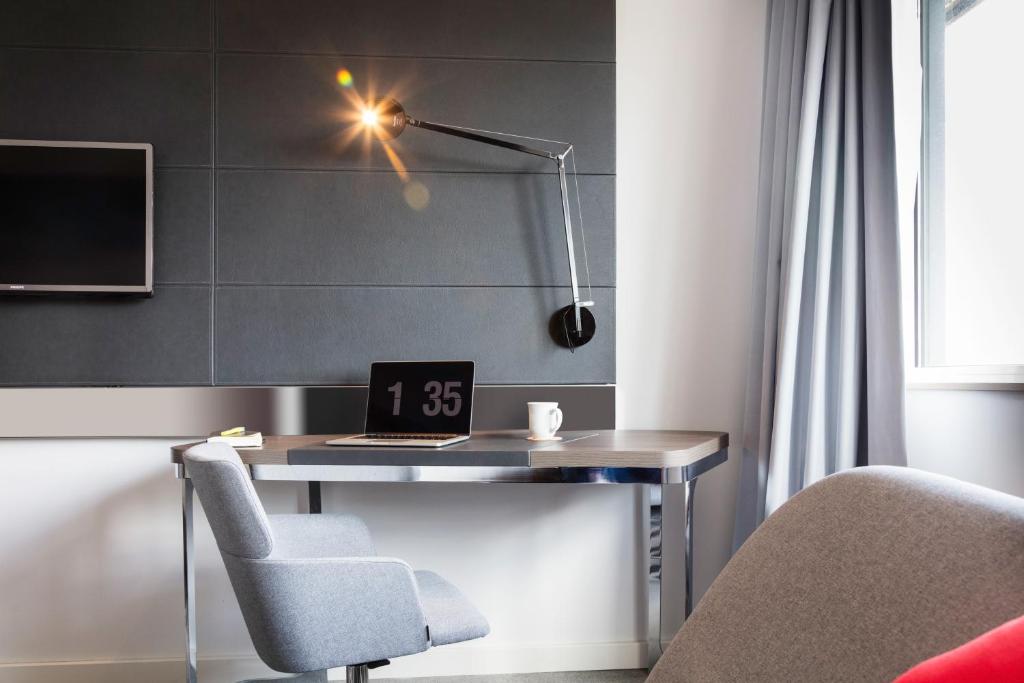 Novotel Edinburgh Centre Hotel - image 7