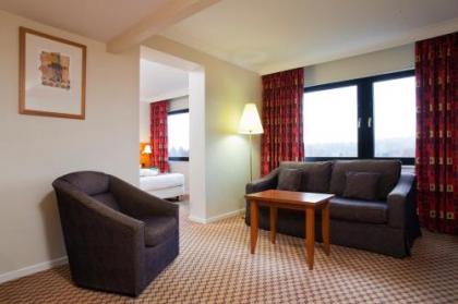 Holiday Inn Express Edinburgh City West - image 3