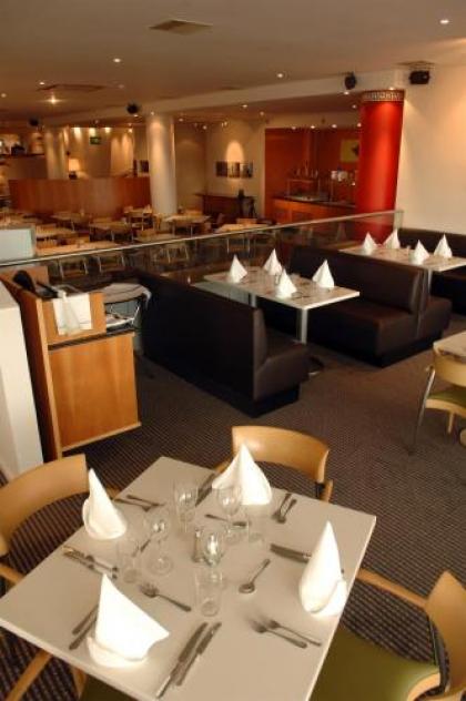 Holiday Inn Edinburgh - image 12