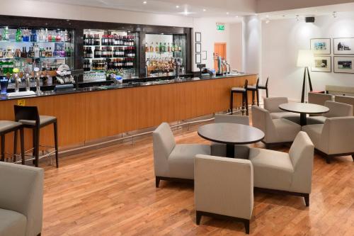 Holiday Inn Edinburgh - image 3