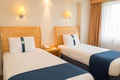 Holiday Inn Edinburgh - image 6