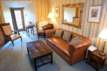 Dalhousie Castle Hotel - image 20