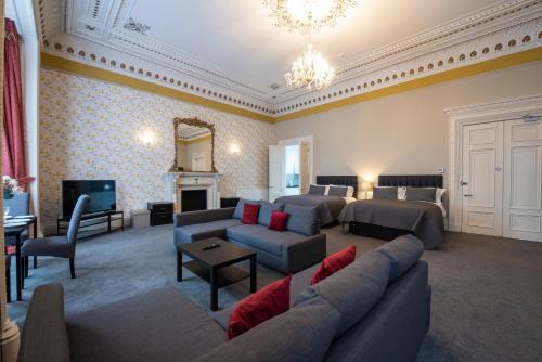 Grosvenor Suites - image 3