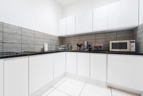 Grosvenor Suites - image 4