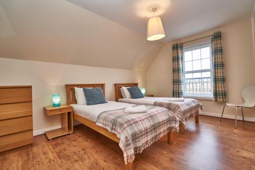Castle Apartments - image 2
