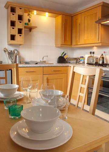 Castle Apartments - image 4