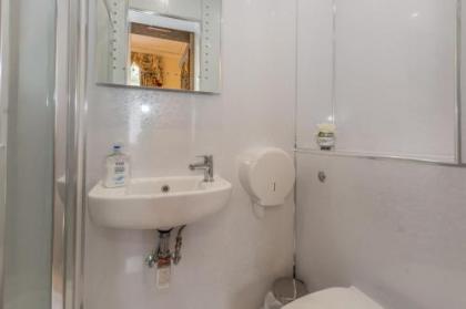 Menzies Guest House - image 15