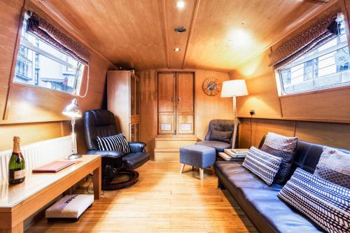 The Four Sisters Boatel - Houseboat - image 3
