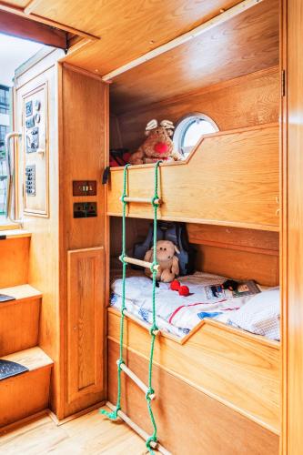 The Four Sisters Boatel - Houseboat - image 4