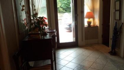 Acer Lodge Guest House - image 6