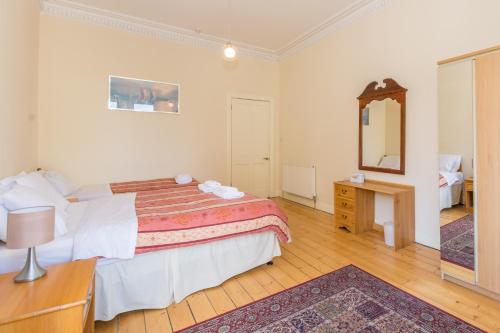 Menzies Apartments - image 5