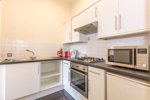 Menzies Apartments - image 7