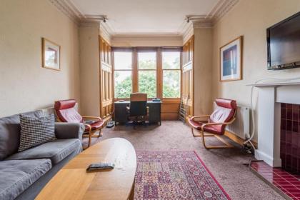 3 bed overlooking meadows park - image 10