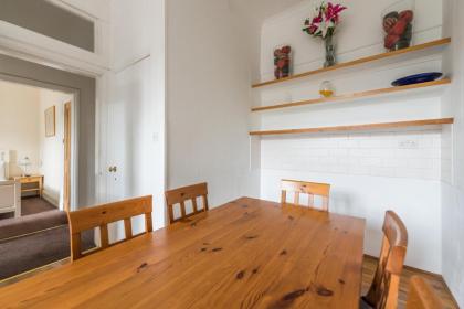 3 bed overlooking meadows park - image 11