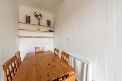 3 bed overlooking meadows park - image 12