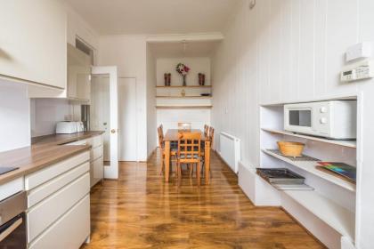 3 bed overlooking meadows park - image 16