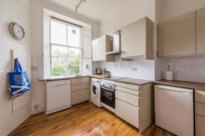 3 bed overlooking meadows park - image 17