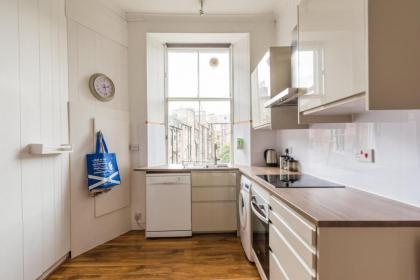 3 bed overlooking meadows park - image 18