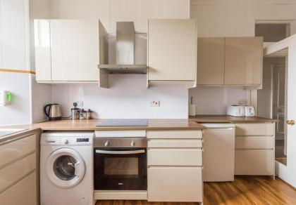 3 bed overlooking meadows park - image 19