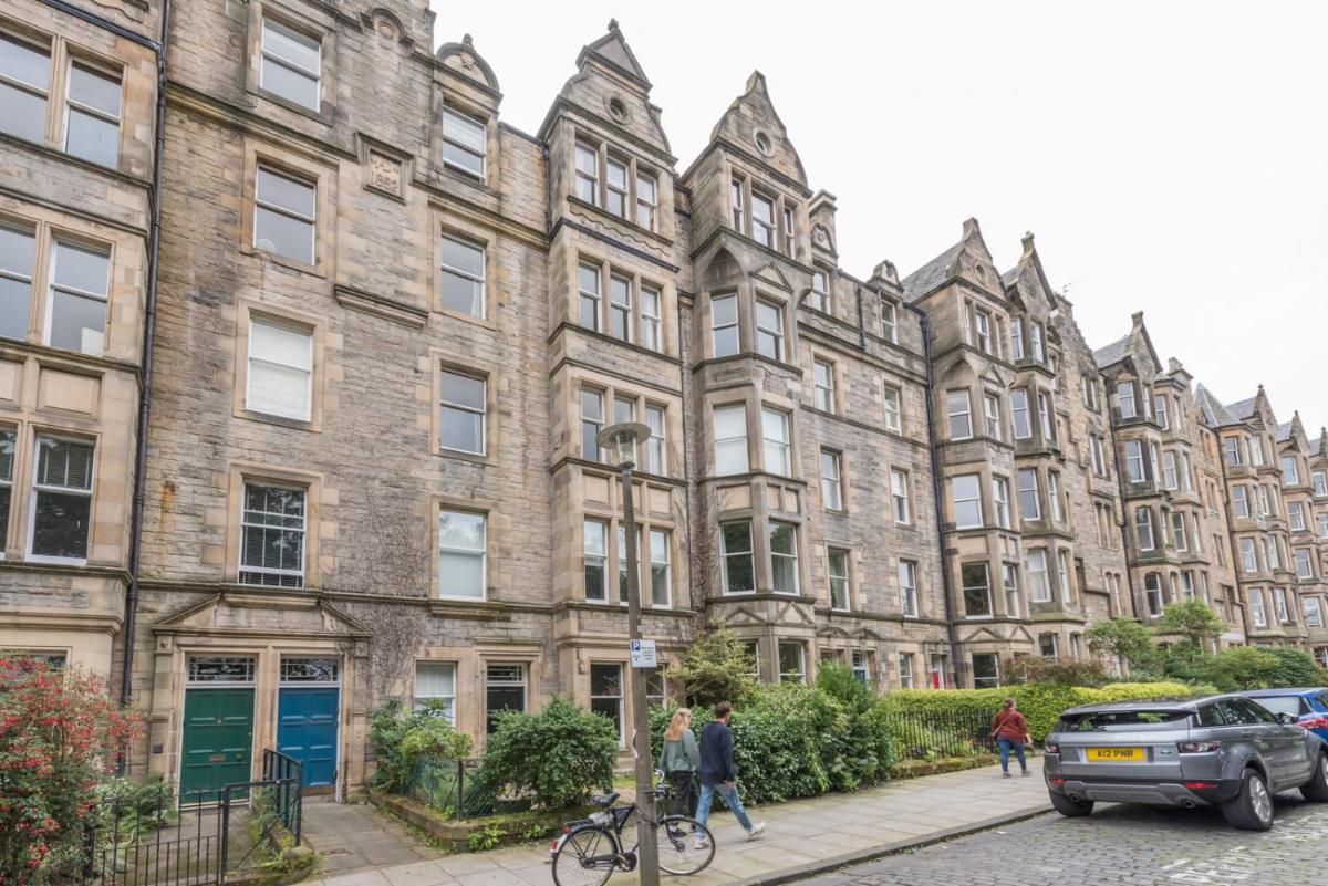 3 bed overlooking meadows park - image 3