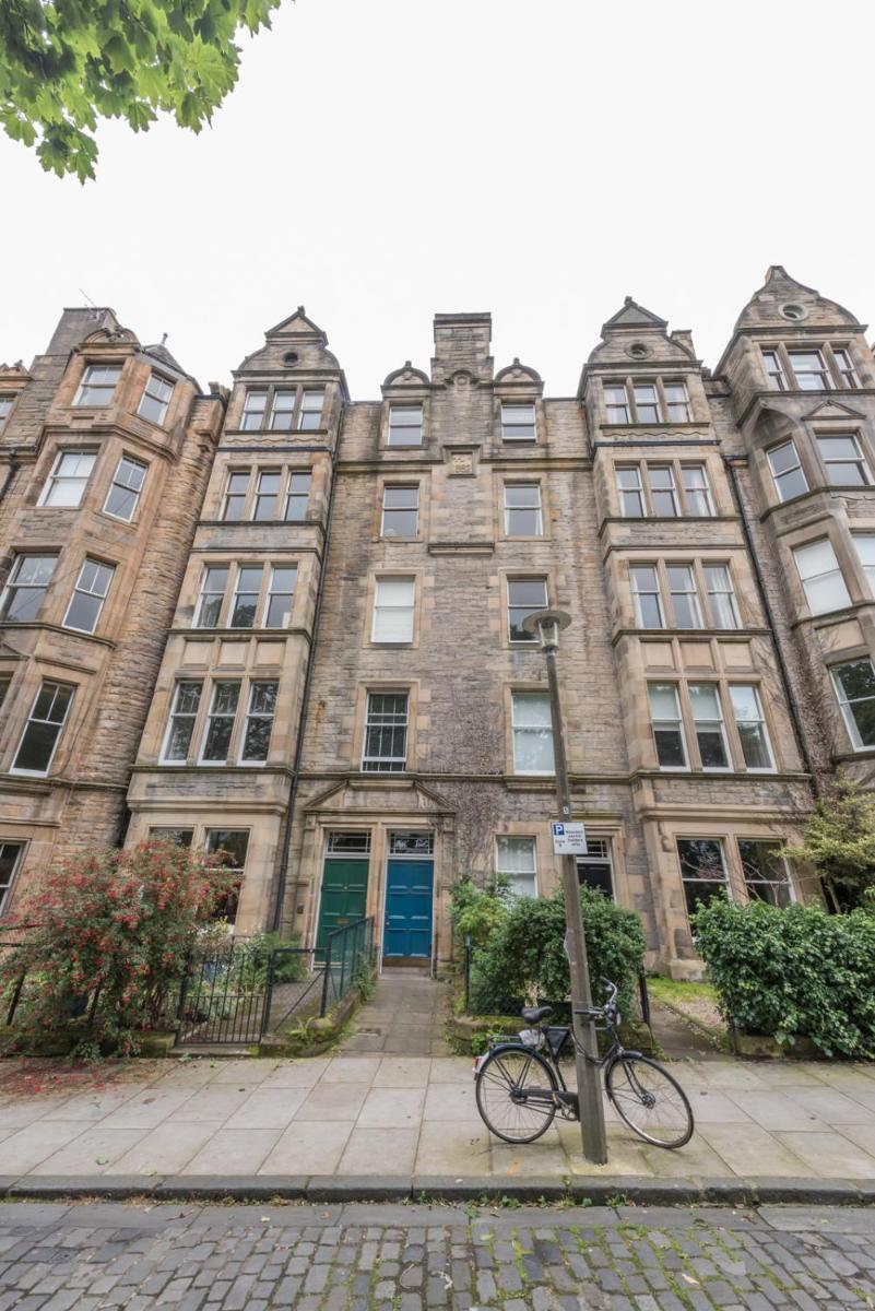 3 bed overlooking meadows park - image 4