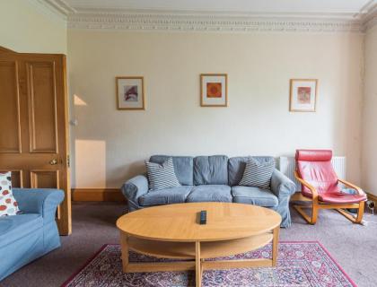 3 bed overlooking meadows park - image 5