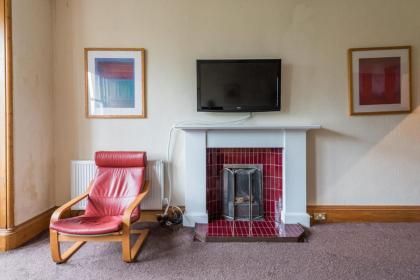 3 bed overlooking meadows park - image 9