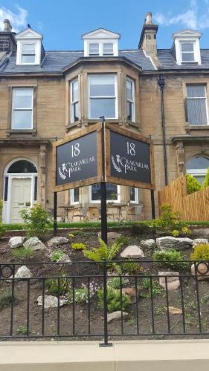 18 Craigmillar Park - image 11