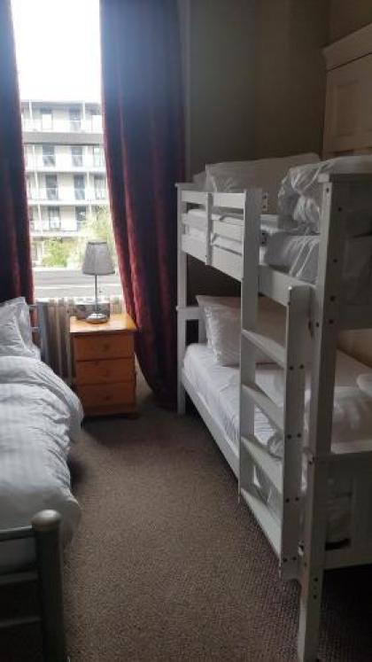 Ivy Braveheart Guest House - image 11