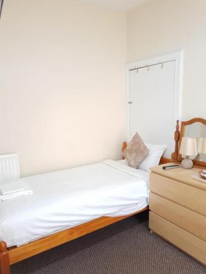 Dalry Guesthouse - image 19