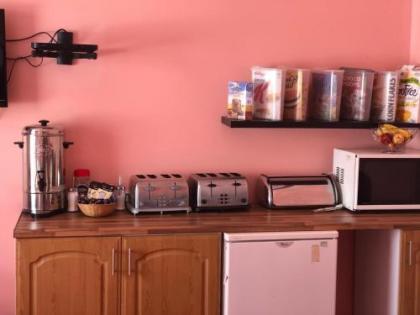 Dalry Guesthouse - image 5