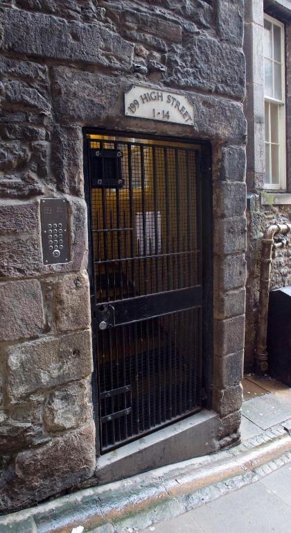 innerCityLets - Royal Mile - image 7