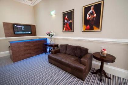 Palmerston Suites - image 20