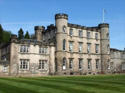 Melville Castle Hotel - image 1