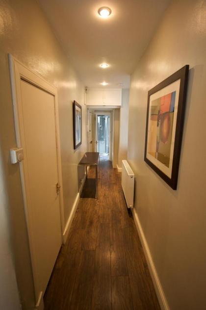 Burnets Apartments - image 16