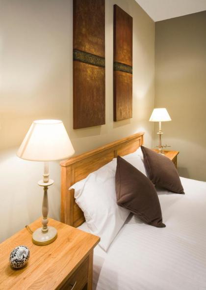 Burnets Apartments - image 18