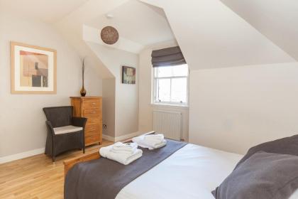 Burnets Apartments - image 23