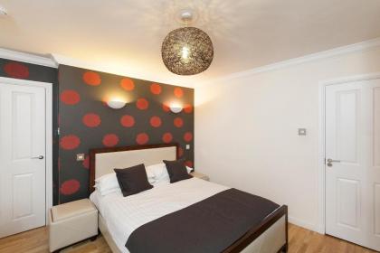 Burnets Apartments - image 24
