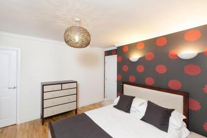 Burnets Apartments - image 26
