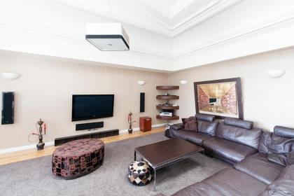 Burnets Apartments - image 28