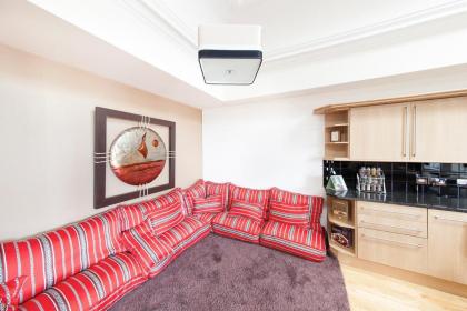 Burnets Apartments - image 5