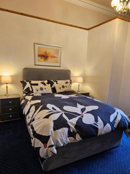 Smiths Guest House - image 13