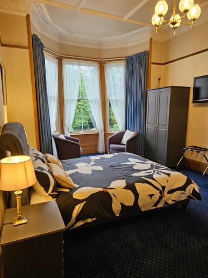 Smiths Guest House - image 3