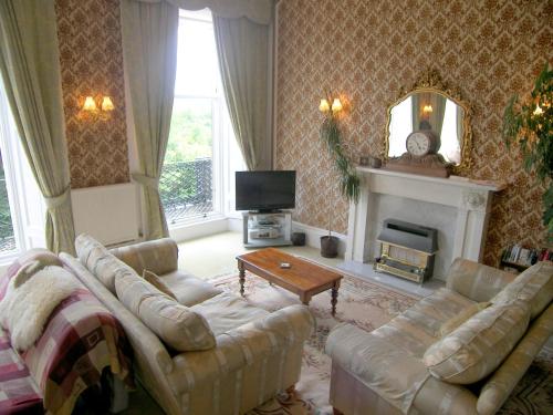 Regent Terrace Central and Charming Quiet - image 4