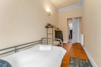 Edinburgh City Centre Jasmine Apartment -SLEEPS 7 - image 17