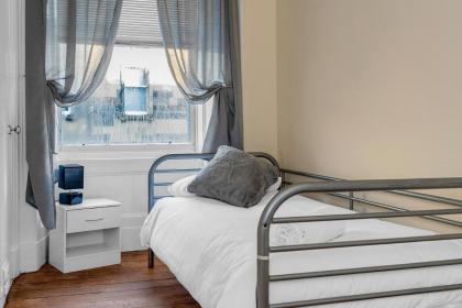 Edinburgh City Centre Jasmine Apartment -SLEEPS 7 - image 18
